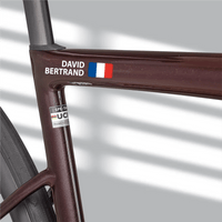 Sticker Autocollant Nom Drapeau Vélo sans fond 2 LIGNES - Lettrage Vélo