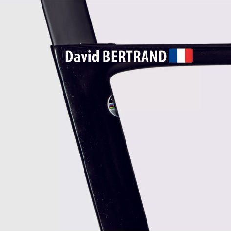 Sticker Autocollant Nom Drapeau Vélo sans fond typo 16 - Lettrage Vélo